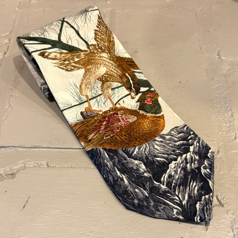 NWT Vintage ENDANGERED SPECIES
Hawk & Pheasant 100%‎ Silk Necktie
